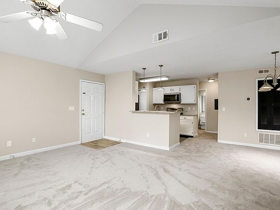 2nd image of 903 Wentworth Ct