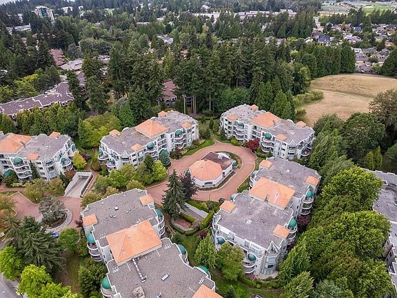 3rd image of 1725 Martin Dr #201