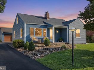 2350 Pleasant View Dr, York, PA 17406