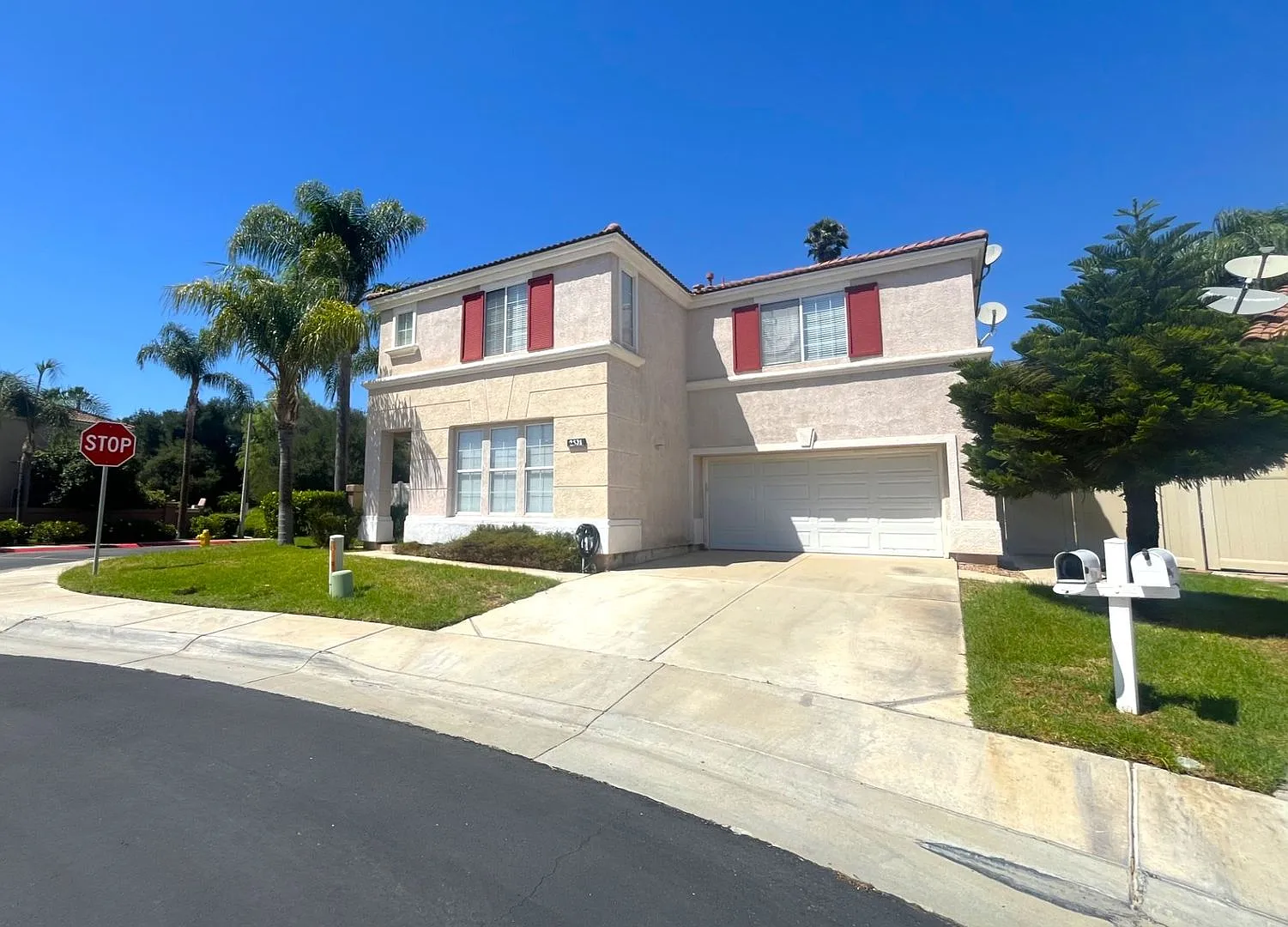 4 bed, 2 bath in Corona, CA! — Photo 1