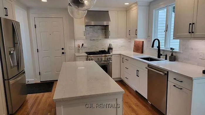 35 Bay State Rd — Photo 3