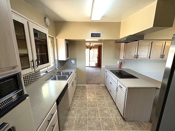 5th image of 7411 E Montecito Dr