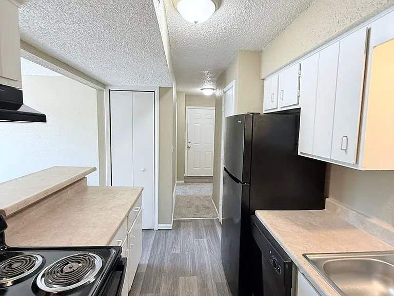 1712 S Ash Ave — Photo 17
