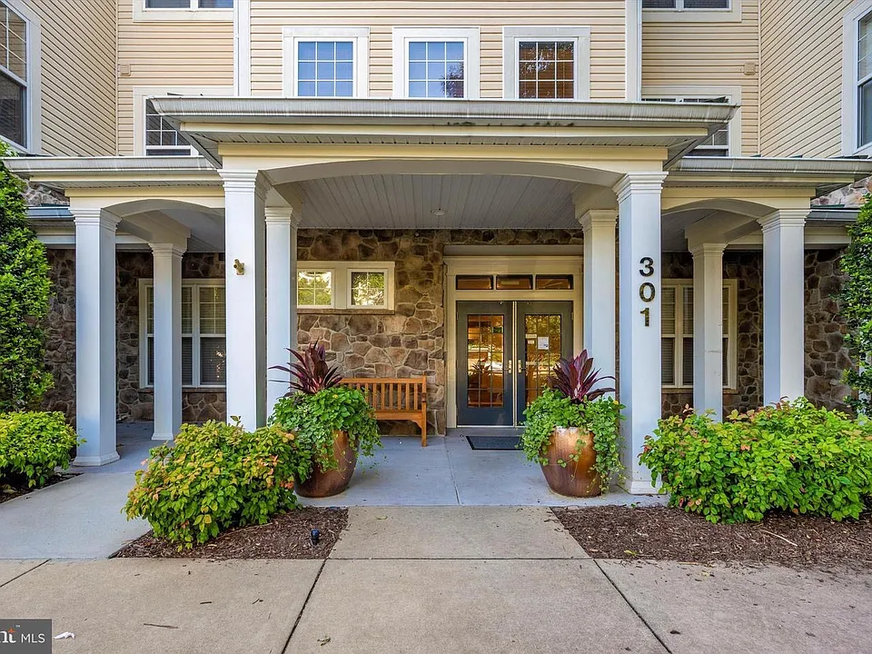 301 High Gables Dr #309
