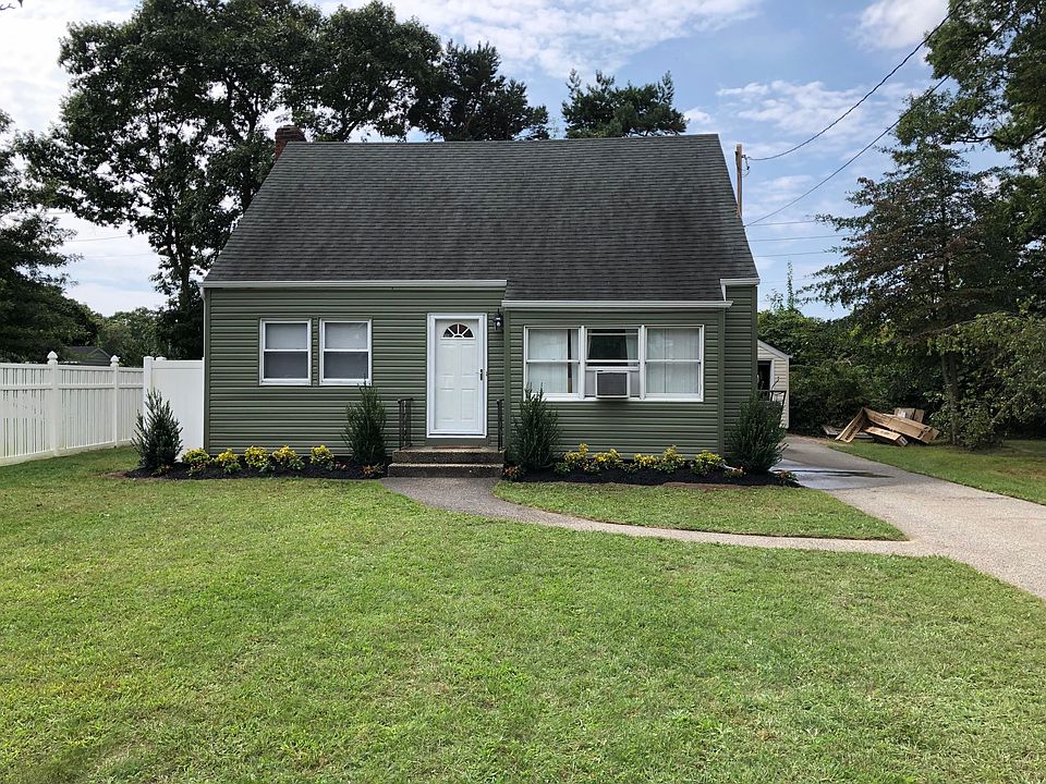 1st image of 72 Chateau Dr