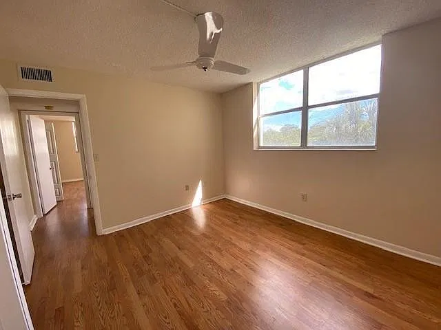 2 bed, 2.0 bath, 1000 sqft, $1,750 — Photo 4