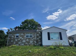 12 Collins Ln, Maple Shade, NJ 08052
