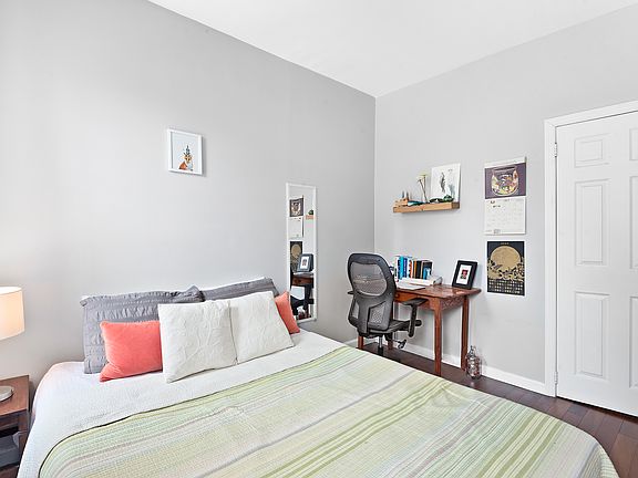 4th image of 706 Sackett St #2