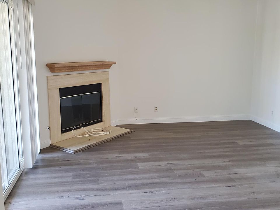 1st image of 637 Indian Oak Ln Unit 102
