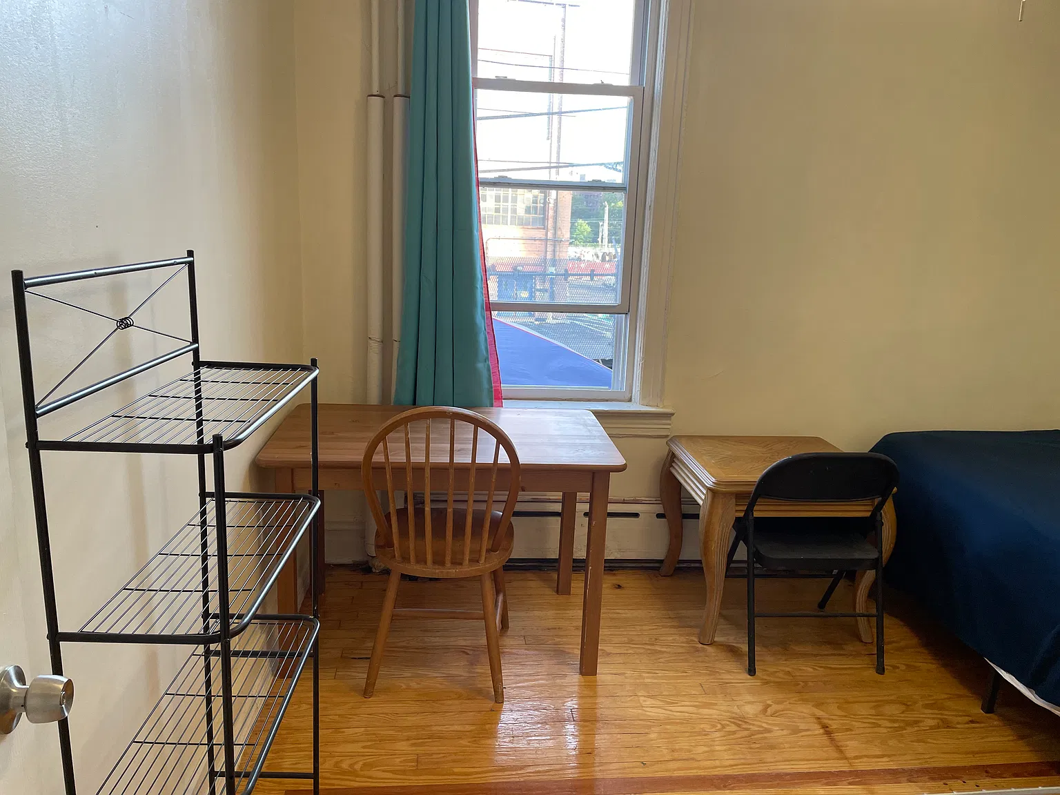 5 bed, 1300 sqft, $840 — Photo 2
