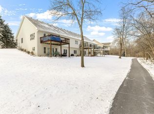 112069 Stone Creek Dr, Chaska, MN 55318
