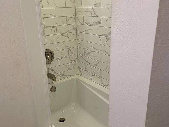 2nd image of 800 Grant St #800