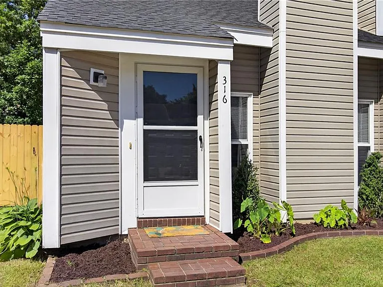 316 Falling Ln — Photo 2