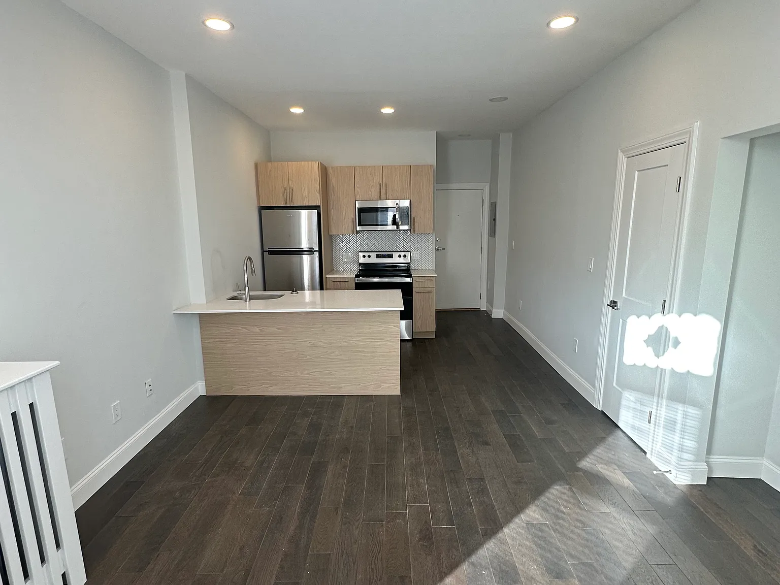 Studio, 450 sqft, $2,500 — Photo 3