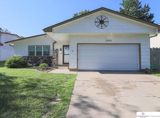 10605 Parker St, Omaha, NE 68114