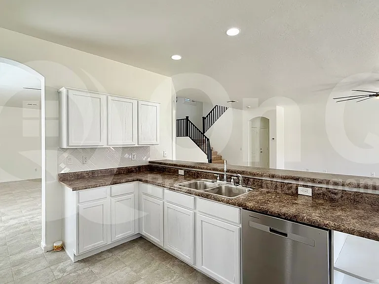 1613 S 174th Ln — Photo 3