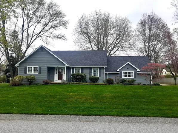 1560 Mulberry Ln, Fairview, PA 16415