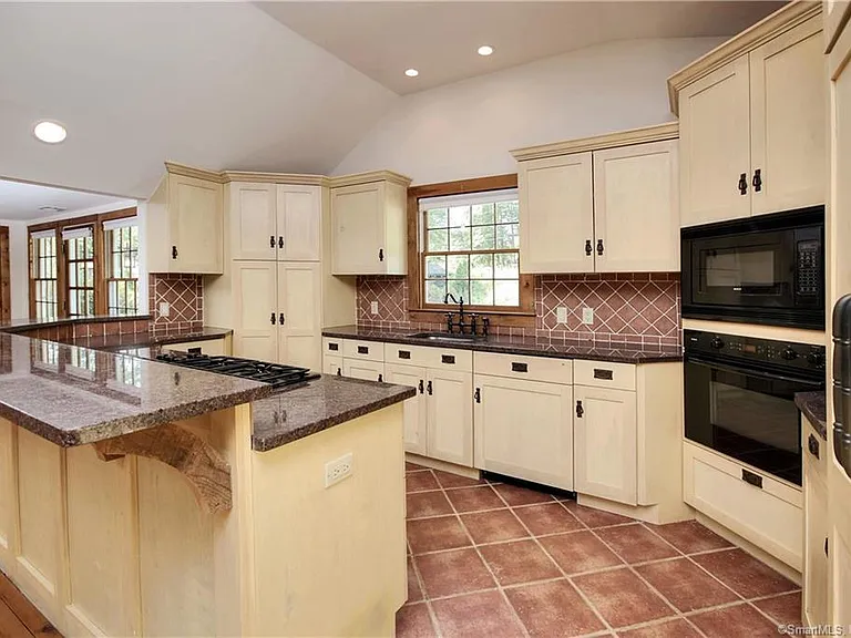 5 Old Mill Rd — Photo 10