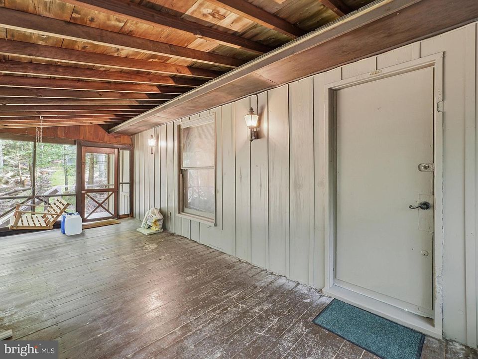 4th image of 776 Perry Dr