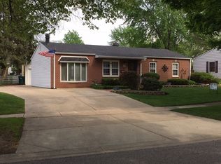 850 Valley Ln, Geneva, IL 60134