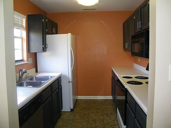 3rd image of 7710 Silveredge Way