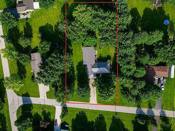 4th image of 3172 E River Rd