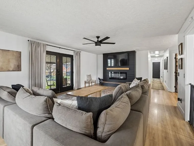 18 Crescent Blvd — Photo 4