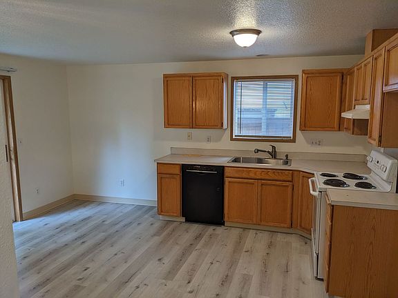 3rd image of 16906 NE 19th St
