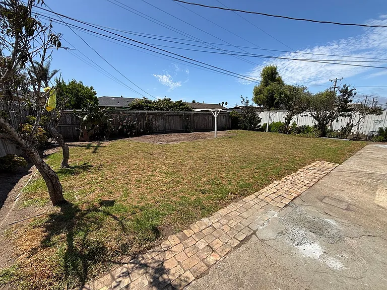 4460 Holly St — Photo 10