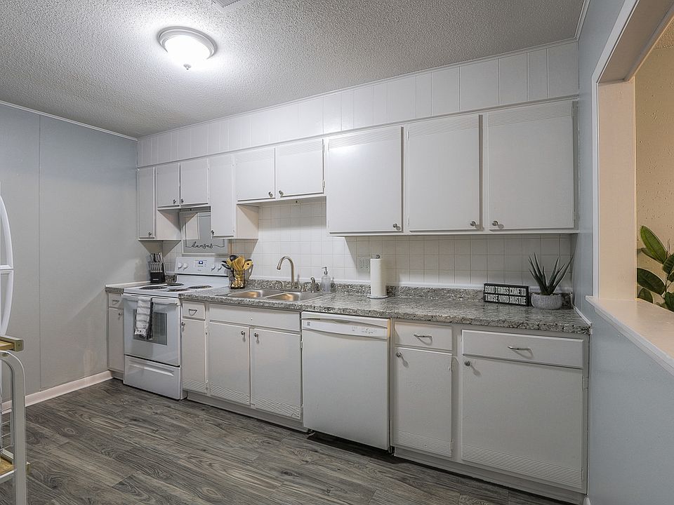 8325 & 8327 Lowell Avenue 83259 8325 Lowell Ave Overland Park, KS