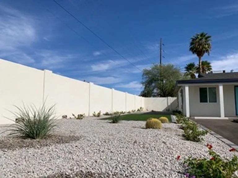 906 E Roma Ave — Photo 10