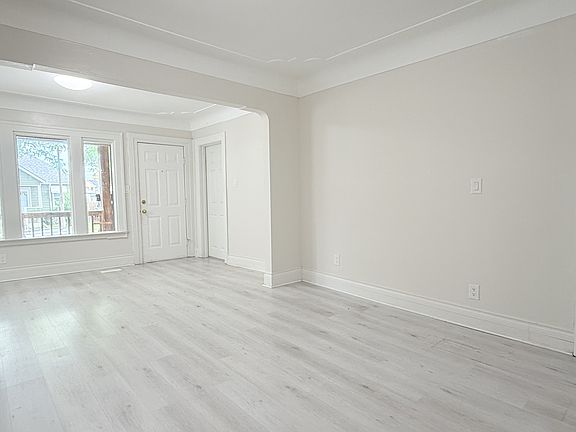 5th image of 1073 Albert Rd