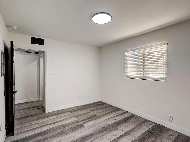 1922 Fairfield Ave #101 — Photo 17