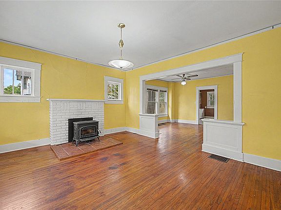 3rd image of 312 E Maple St