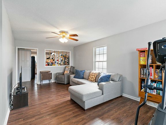 4th image of 604 Shetland Dr
