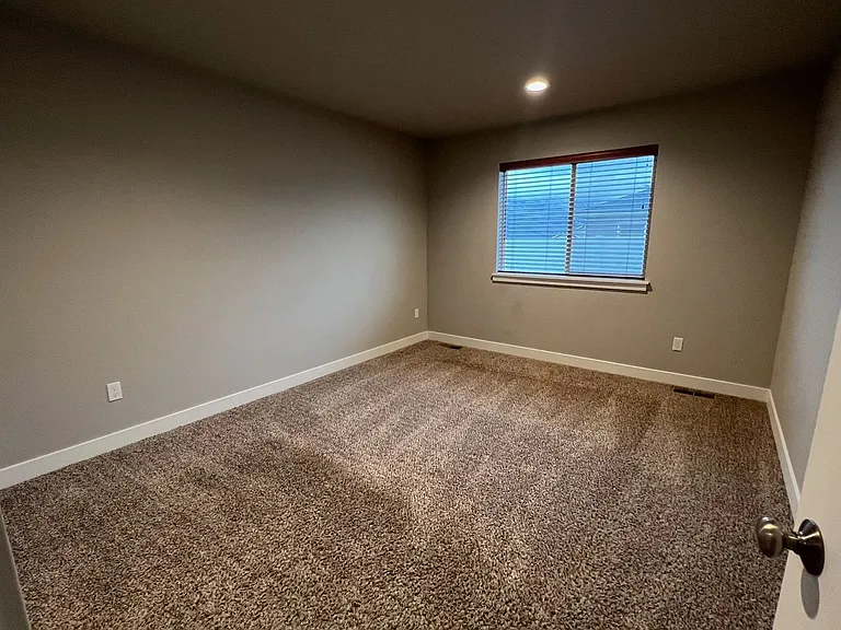 1086 S New Oak Ln — Photo 12