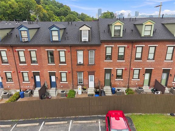 3rd image of 856 Brightridge St