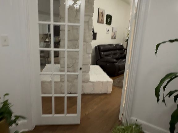 2nd image of 3303 Columbus Dr