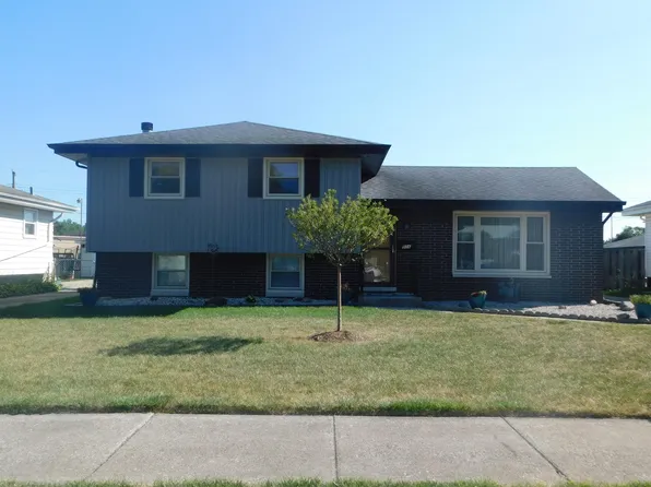 516 211th St, Dyer, IN 46311