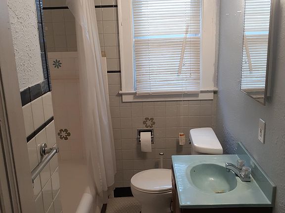 3rd image of 623 Dickinson St SE #2