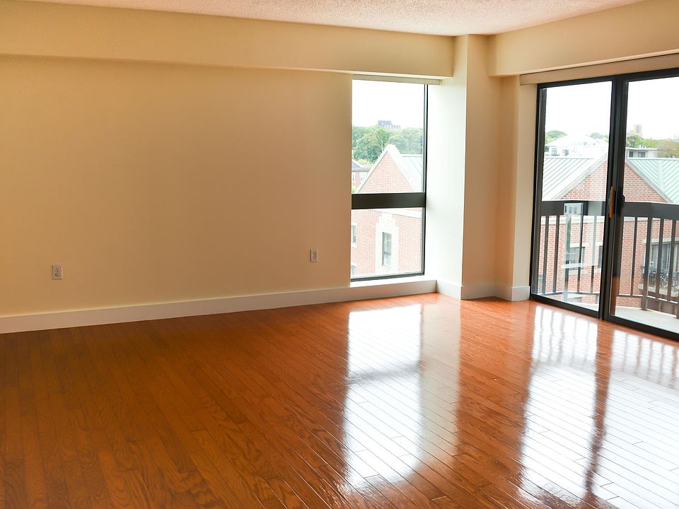 Stunning, Spacious, Open Plan, Corner Unit Condo
