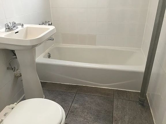 3rd image of 3049 Crescent St APT H4a5