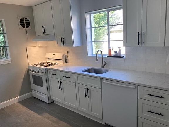 5th image of 613 Oak Haven Dr
