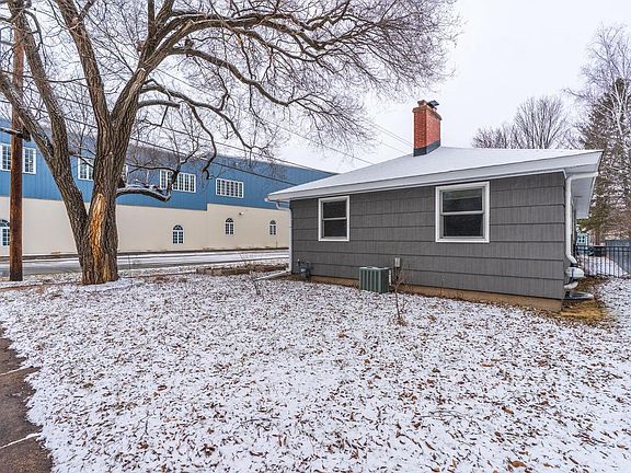 3rd image of 806 CHELLIS STREET