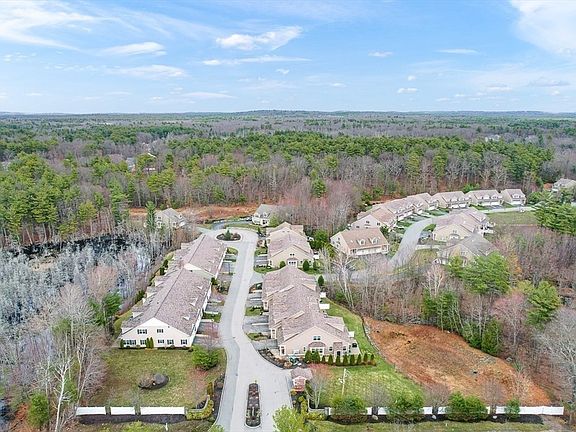 5th image of 10 White Cedar Dr #10