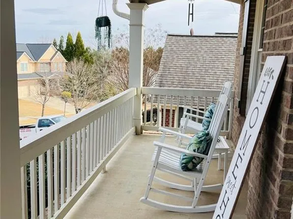 7437 Fireside Ln, Flowery Branch, GA 30542