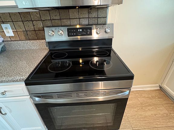 5th image of 135 Iris Dr