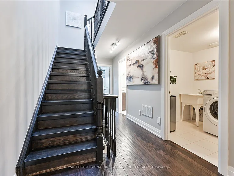2833 Saint Clair Ave E — Photo 15