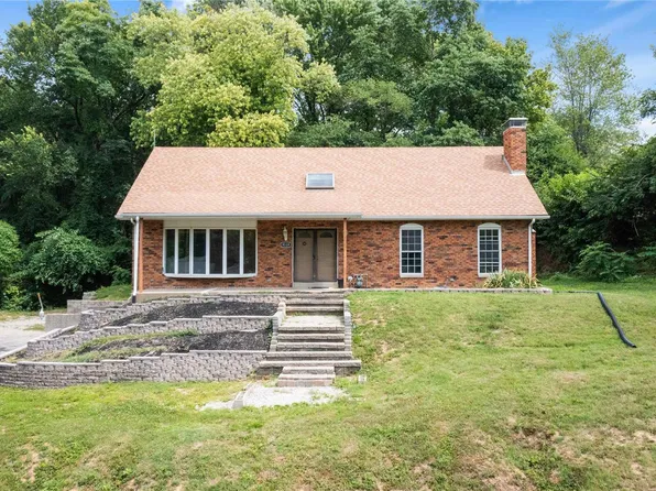 9119 Wedgewood Dr, Fairview Heights, IL 62208