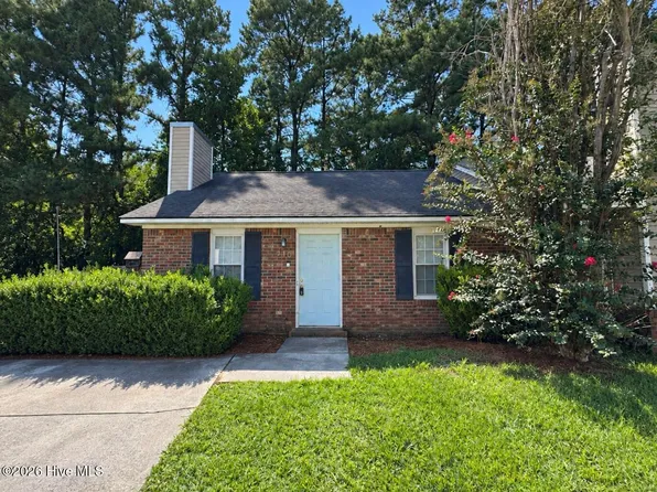 110 Glenside Ct, Midway Park, NC 28544